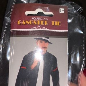 Gangster tie and armbands good condition